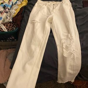 SOLD Levi’s mom jeans white